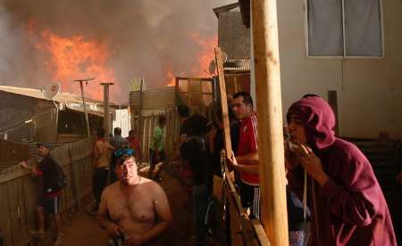 آتش سوزی در شیلی 6000 نفر را مجبور به ترک خانه هایشان کرد