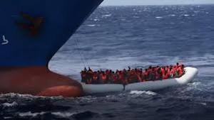 نجات بیش از ۲۰۰ مهاجر غیر قانونی در آب‌های اسپانیا