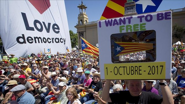 اعزام نیروهای بیشتر پلیس به کاتالونیا برای جلوگیری از برگزاری همه‌پرسی