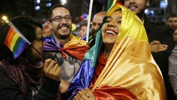 بزرگداشت توافق فارک در کلمبیا در میان افول خوش‌بینی‌ها