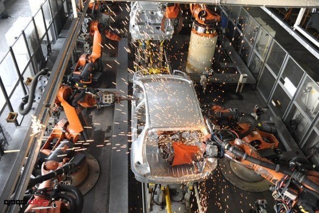 حضور اقتصاددانان خارجی در همایش بین‌المللی صنعت خودرو