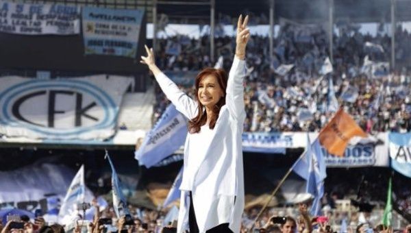 حضور رئیس جمهور سابق آرژانتین درگردهمایی حامیانش پیش از انتخابات پارلمانی هفته آینده