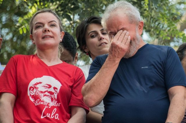 درخواست وکلای برزیلی برای آزادی داسیلوا