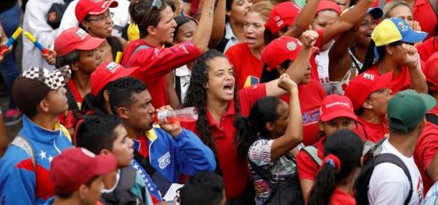 تظاهرات مردم ونزوئلا در محکومیت تلاش نافرجام برای ترور مادورو