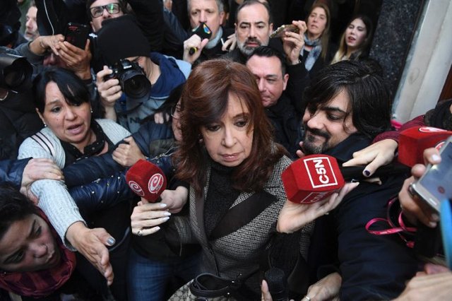 حضور رئیس‌جمهور سابق آرژانتین در دادگاه به اتهام فساد