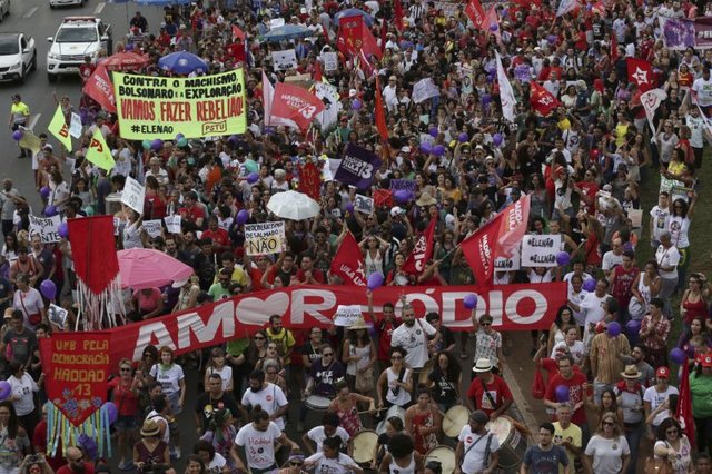 راهپیمایی هزاران برزیلی علیه بولسونارو، نامزد پیشروی جناح راست