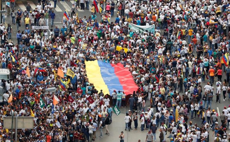 آخرین خبرها از کودتای ونزوئلا / ونزوئلا تب دار شرایط حاد سیاسی و دخالت خارجی