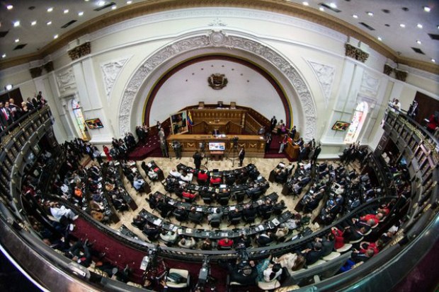 هشت وزیر برای شرکت در انتخابات مجمع ملی ونزوئلا استعفا می‌کنند