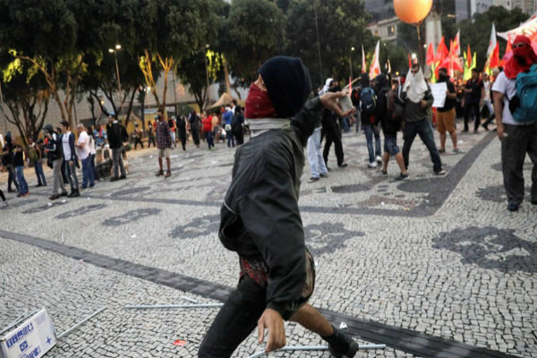 اعتصاب سراسری در برزیل و درگیری پلیس و معترضان