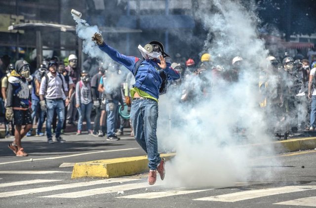 بازداشت ۳۰۰۰ تن در ناآرامی‌های اخیر ونزوئلا