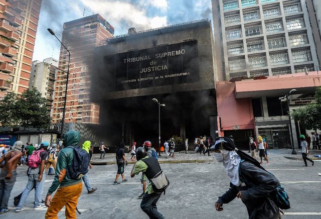 دادگاه عالی ونزوئلا توقف روند اصلاح قانون اساسی را رد کرد