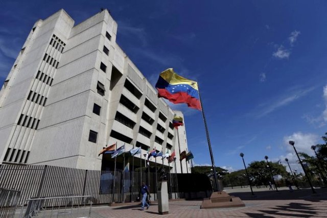 بالا گرفتن جنگ قدرت در ونزوئلا بر سر دادگاه عالی