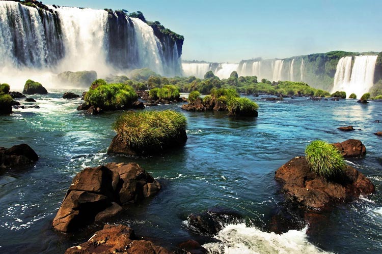 آبشار ایگواسو| آبشاری حیرت آور از دیدنی های برزیل و آرژانتین