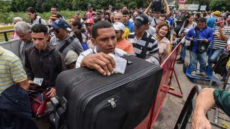 هجوم صدها هزار ونزوئلایی برای رفتن به کلمبیا