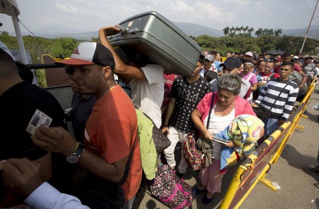 ونزوئلا سیل مهاجران را "عادی" می‌داند