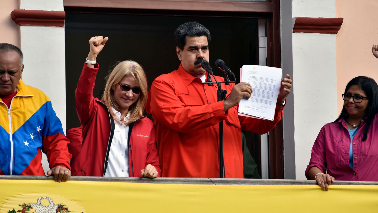  نگاهی به آخرین تحولات ونزوئلا: واکنش مقام ارشد نظامی ونزوئلا به طرح برکناری مادورو